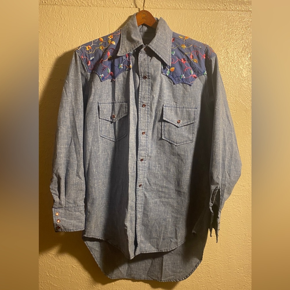 Handmade/embroidered pearl snap western shirt L